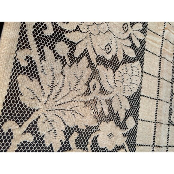 Vintage Ecru / tan lace 70x58 Tablecloth MCM Rectangle - Picture 7 of 10